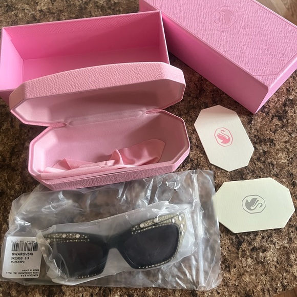 NWT Swarovski Cat-eye shape sunglasses, SK0380 01A, Black - Picture 6 of 12